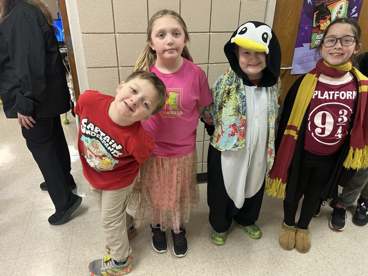 students dressed like their favorite book characters 