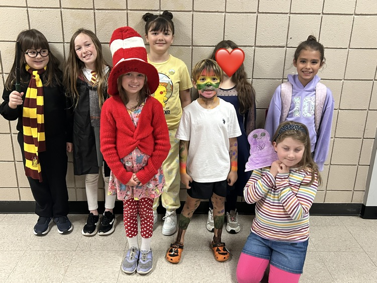 students dressed like their favorite book characters 