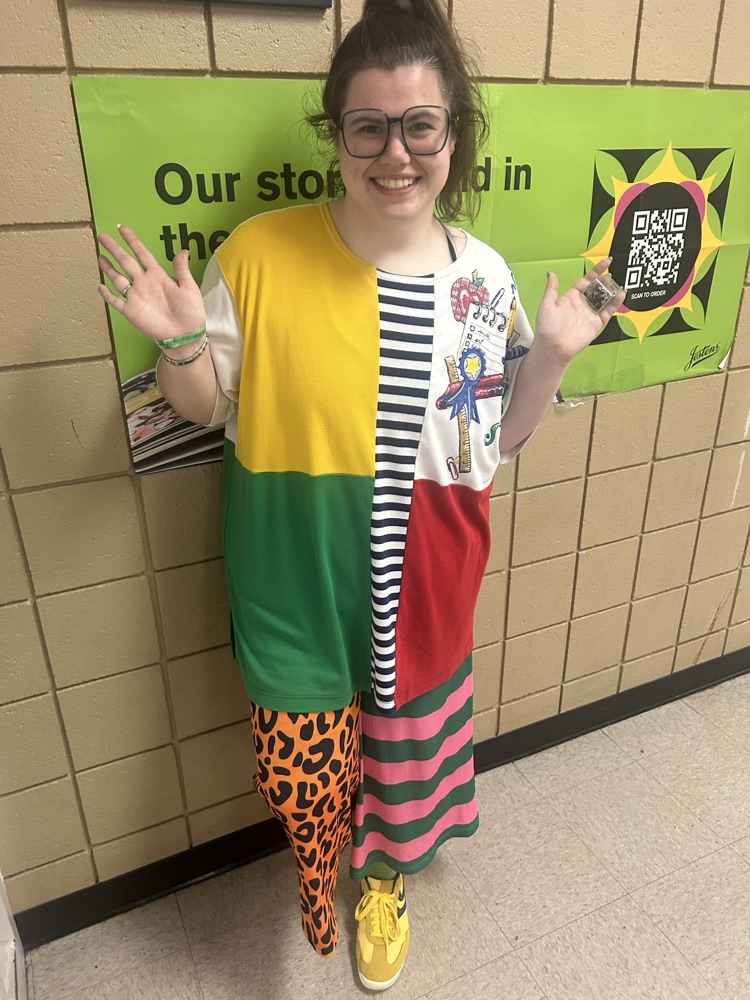 teacher wearing mismatched clothes 