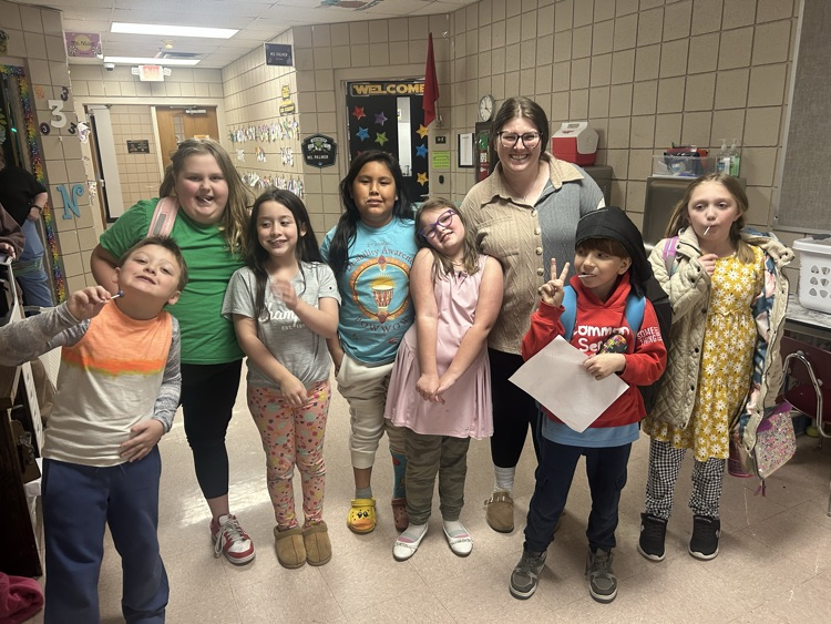 students wearing mismatched clothes