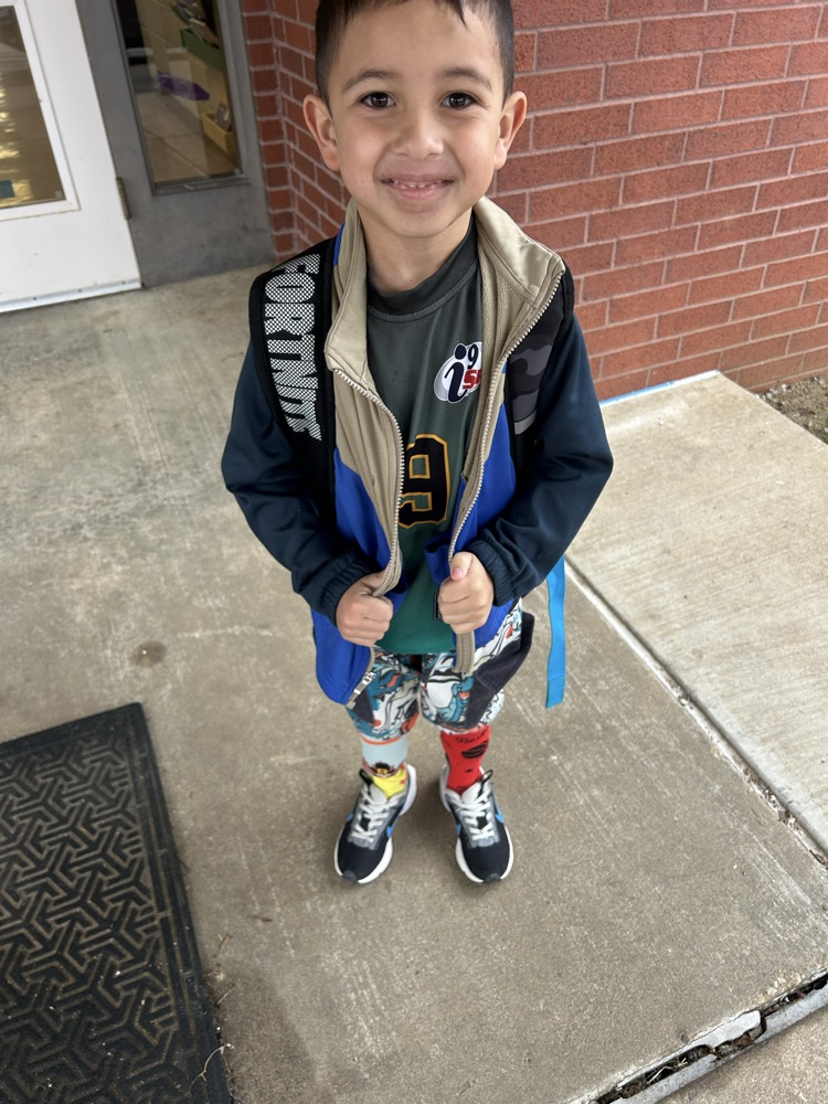 students wearing mismatched clothes