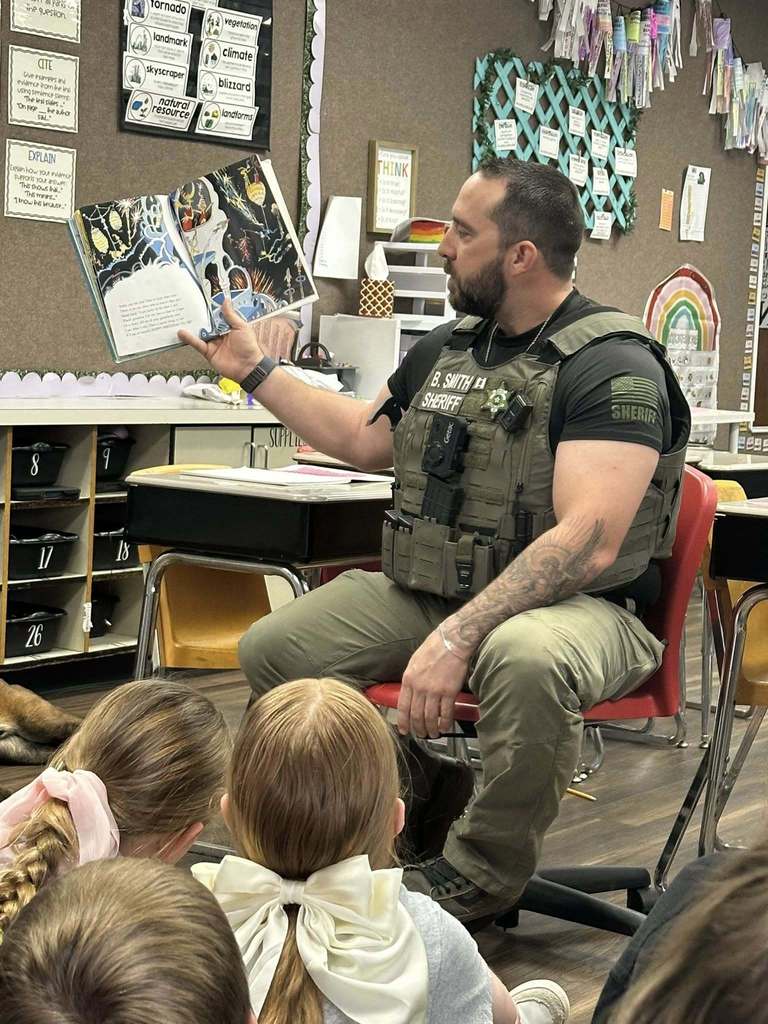 officer reading to students