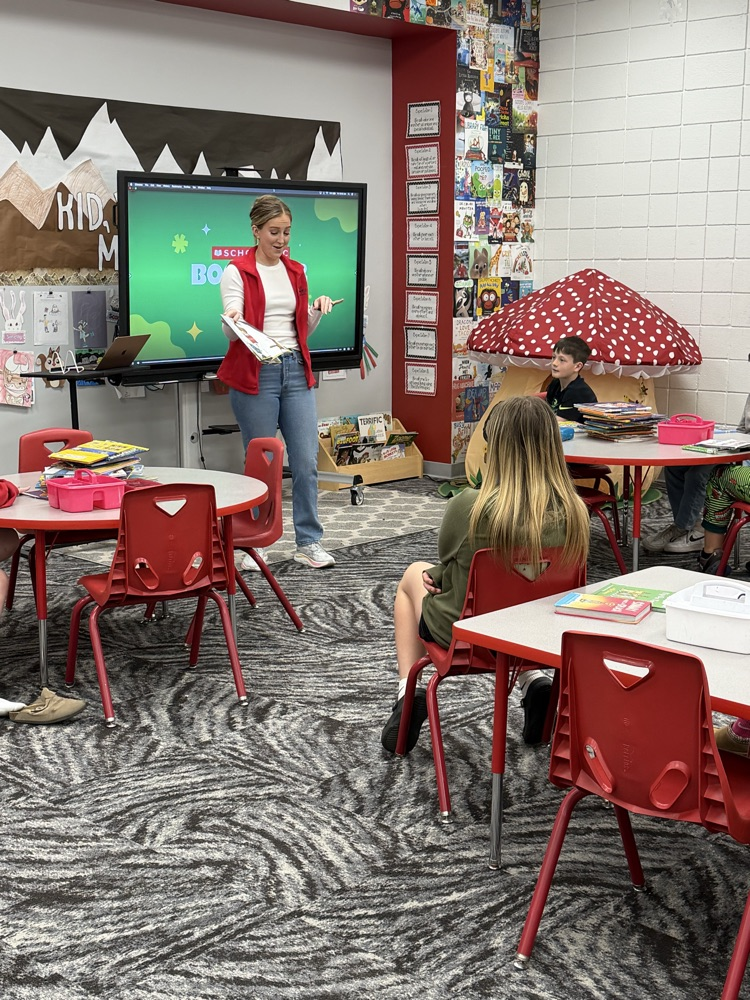 Mrs McGills class with senator 