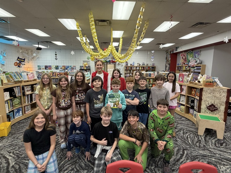 Mrs McGills class with senator 