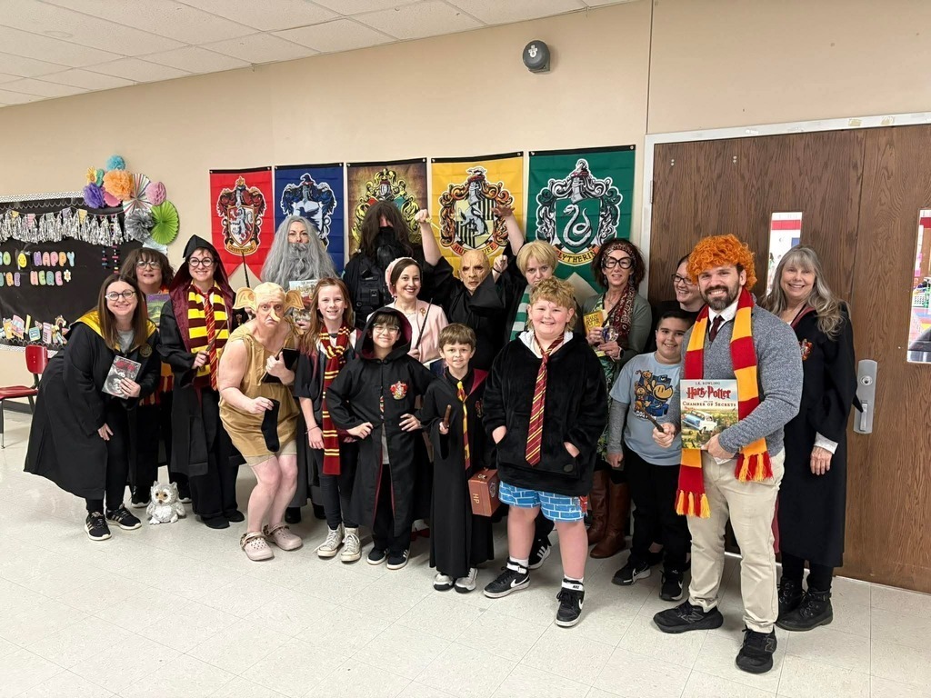 students dressed up as thier favorite book character