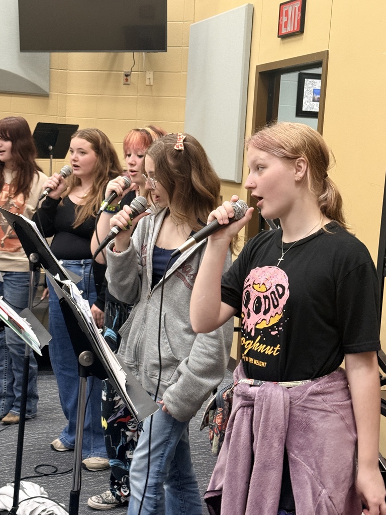 Students singing in room 701, Vocal Jazz