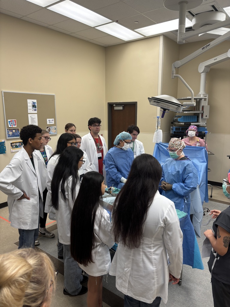 A few weeks ago, some of our Biomed students had the opportunity to attend the Youth Medical Mentorship Medical Summit.  Students gained hands-on experience, explored a variety of healthcare career paths, and learned directly from professionals working in the medical field. It was a great opportunity for our students to grow their knowledge and see what their future in healthcare could look like! 🩺