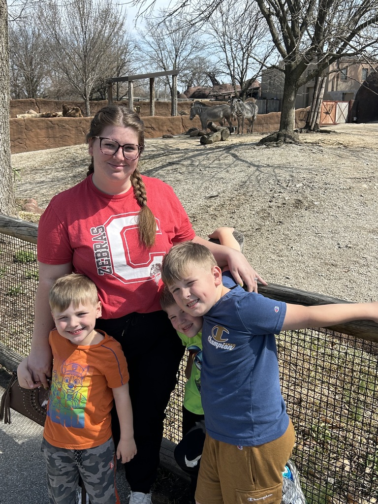 Laura Hamilton with her kids at the St. Louis zoo. 