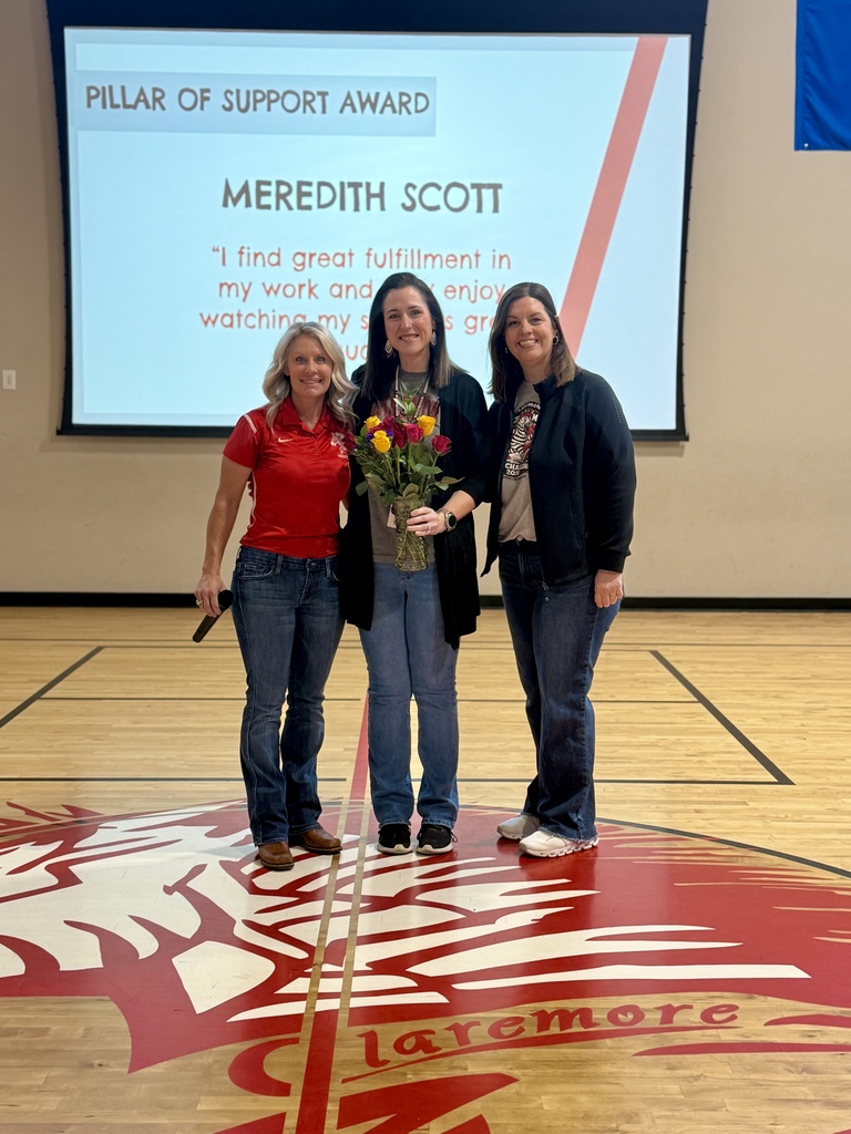 principals with pillar of support award winner