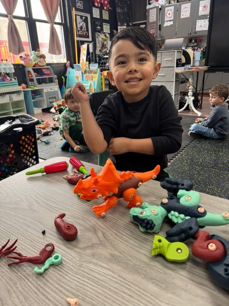 elementary students learning about dinosaurs.