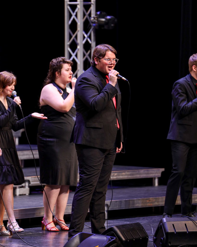High school Jazz Choir performing.