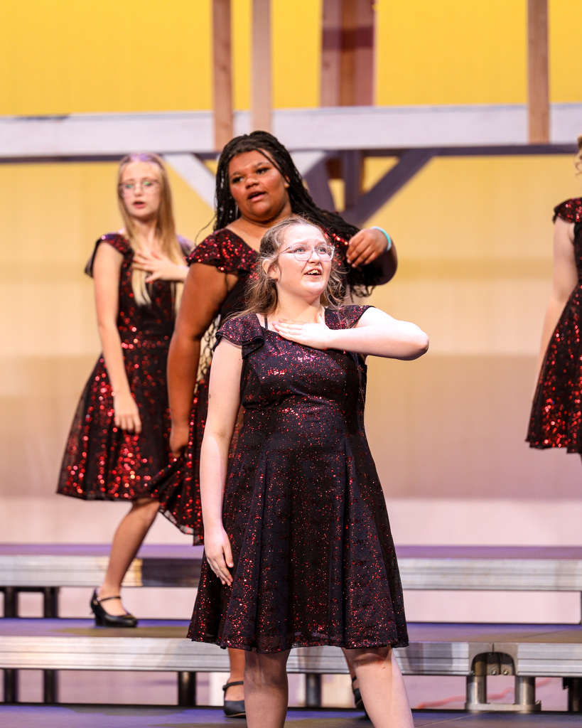 Junior high show choir performing.