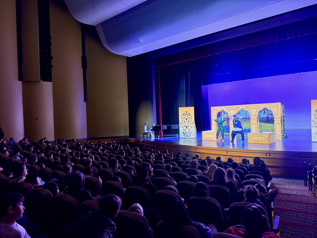 Claremore students watching Tulsa Opera perform.