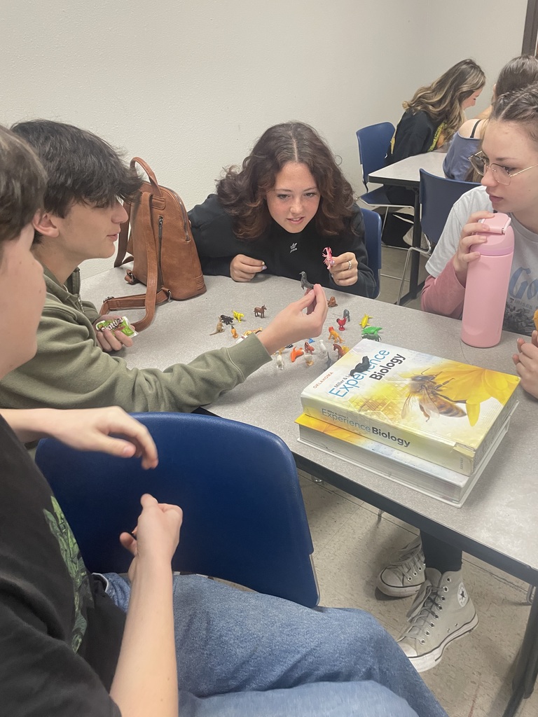 Coach McQueen’s Biology students wrapped up their biomes unit by diving into how plants and animals adapt to survive in their environments. 🌎🌿  To bring their learning to life, students created their own “newly discovered” species from a never-before-explored island and designed dichotomous keys to classify them using unique features. 🧬  Hands-on, creative, and scientific thinking at its best—great work, everyone!