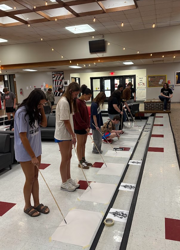 We tried something a little different in the art room 🎨  Students were challenged to create drawings using pencils attached to long sticks instead of holding them in their hands. With that added distance, every line became less about precision and more about movement, gesture, and trusting the process.  It started off feeling awkward (and a little frustrating), but that’s where the magic happens. When perfection isn’t possible, creativity takes over. Students loosened up, took risks, and embraced the “mess”—and the results were incredible. 👏