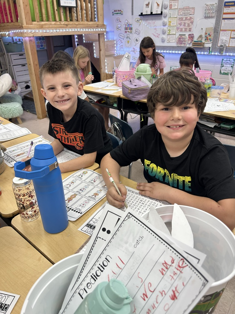 2nd graders posing for photo 