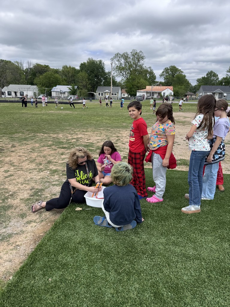 students waiting for popsicles