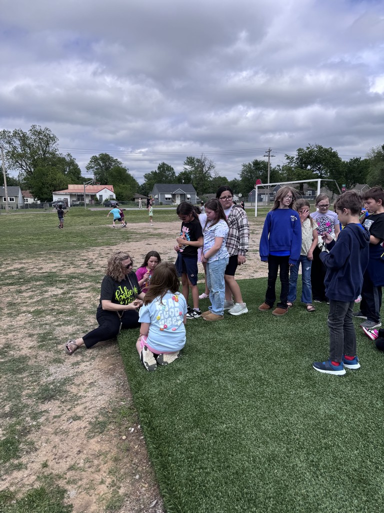 students waiting for popsicles