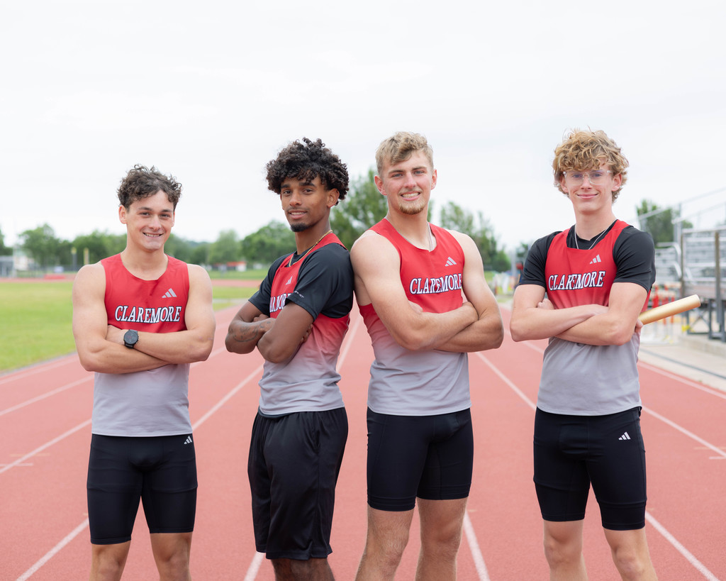 boys track relay team