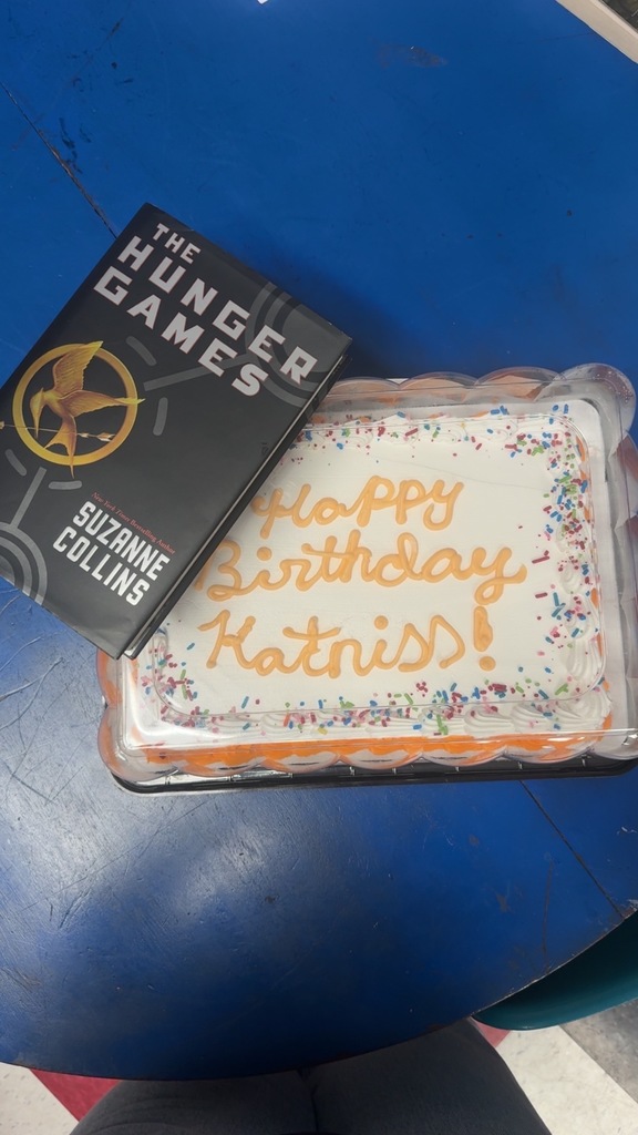 CAKE FOR KATNISS BIRTHDAY FROM THE HUNGER GAMES