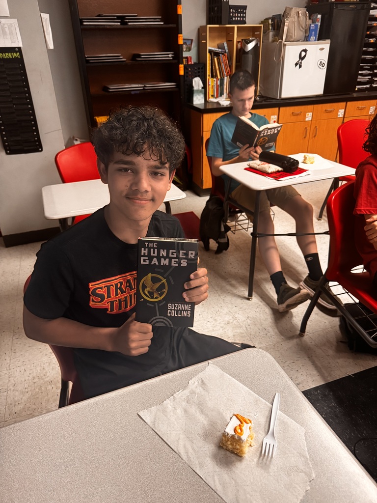 HUNGER GAMES READING AND EATING CAKE