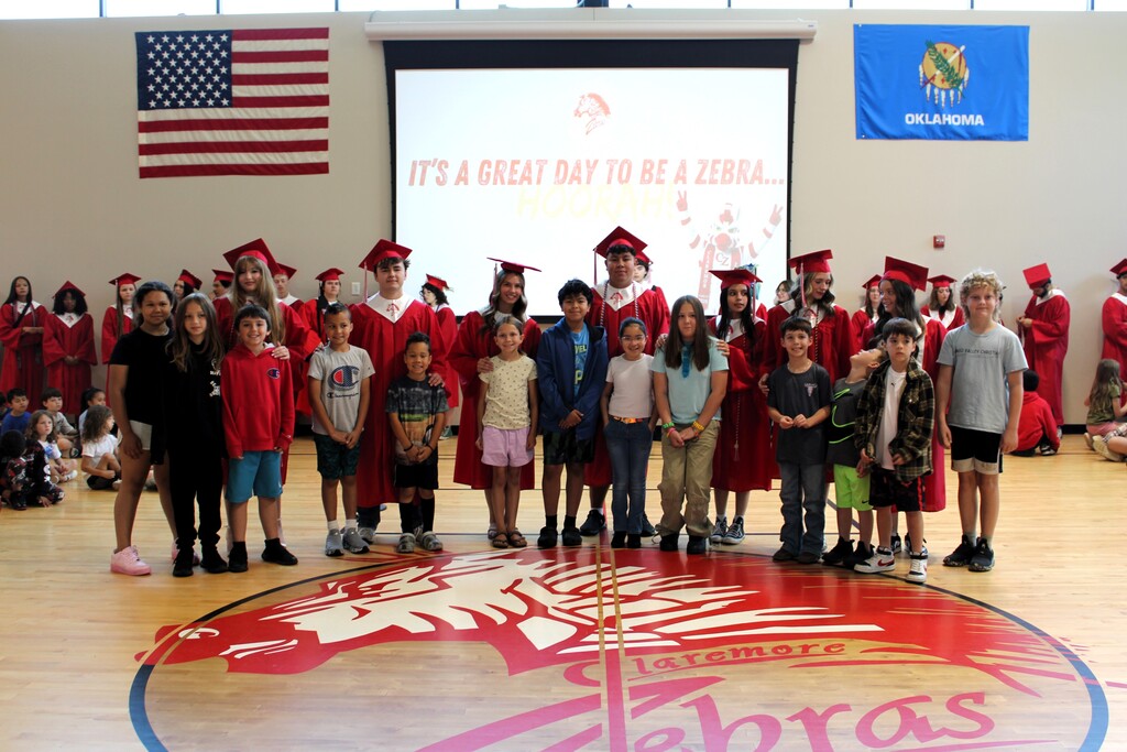 studnets with their family members graduating