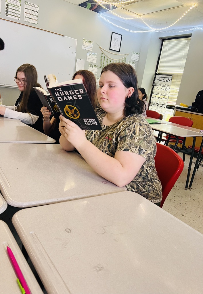 READING THE HUNGER GAMES BOOK