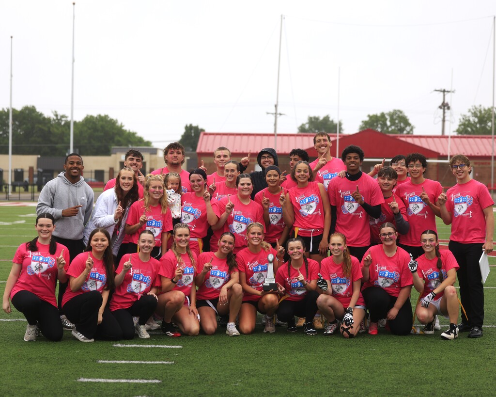seniors win powderpuff with the trophy