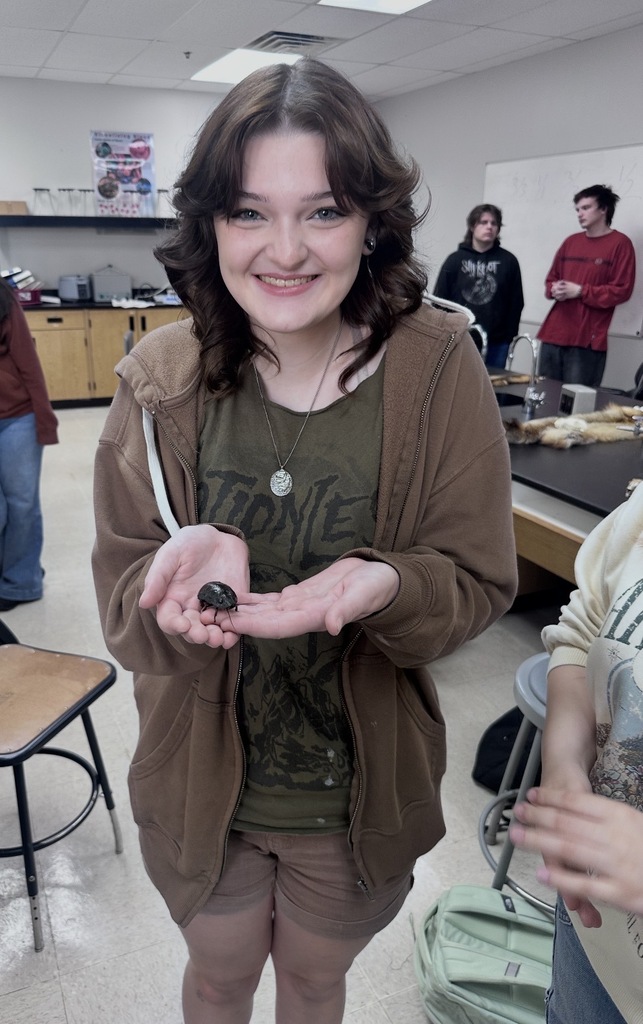 🦎🐾 Hands-on learning in Zoology! 🐍🦋  Our Zoology students had the unique opportunity to learn from Mr. Gibbs with the Rogers State Nature Reserve through an engaging, hands-on experience connected to topics studied in class. Students explored the characteristics of mammals, amphibians, and arthropods while getting an up-close look at these fascinating animal groups.  Experiences like these help bring science to life and deepen student understanding through real-world learning. Thank you to Mr. Gibbs and Rogers State Nature Reserve for sharing this incredible experience with our students! 👏🔬🐾