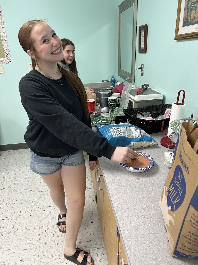 Junior high students learning to bake and cook