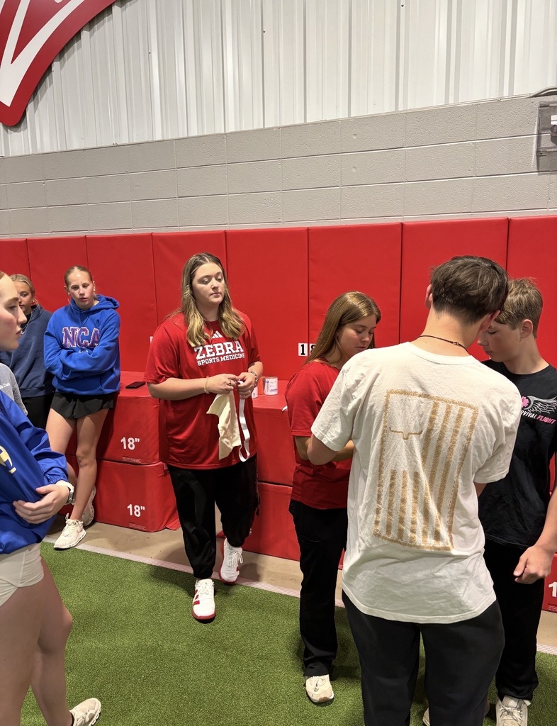 🩺🏃 Biomed Club recently partnered with Youth Medical Mentorship and Claremore Sports Medicine—Certified Athletic Trainers Karlee Davis and Dacie Sanders—to explore the expansive world of sports medicine!  Students had the opportunity to learn about careers, skills, and real-world applications within sports medicine while gaining valuable insight from professionals working in the field. Experiences like these help inspire future healthcare professionals and provide hands-on learning beyond the classroom.  A big thank you to Youth Medical Mentorship and Claremore Sports Medicine, Karlee Davis and Dacie Sanders, for investing in our students and helping them explore future career pathways!