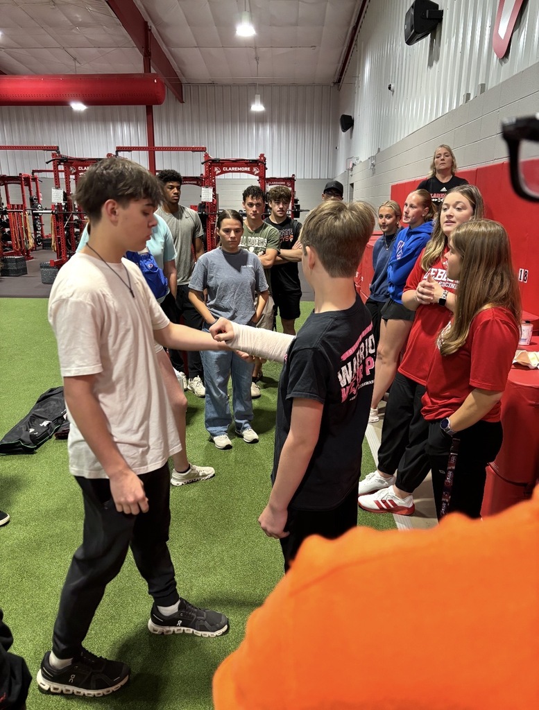🩺🏃 Biomed Club recently partnered with Youth Medical Mentorship and Claremore Sports Medicine—Certified Athletic Trainers Karlee Davis and Dacie Sanders—to explore the expansive world of sports medicine!  Students had the opportunity to learn about careers, skills, and real-world applications within sports medicine while gaining valuable insight from professionals working in the field. Experiences like these help inspire future healthcare professionals and provide hands-on learning beyond the classroom.  A big thank you to Youth Medical Mentorship and Claremore Sports Medicine, Karlee Davis and Dacie Sanders, for investing in our students and helping them explore future career pathways!