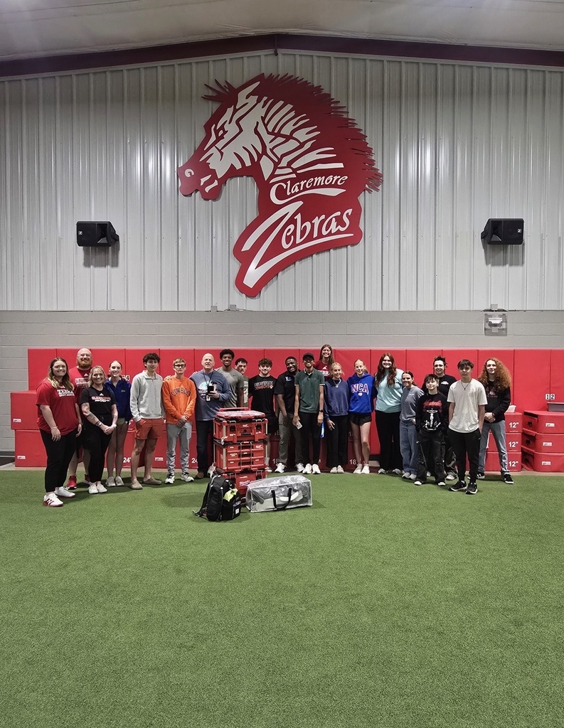 🩺🏃 Biomed Club recently partnered with Youth Medical Mentorship and Claremore Sports Medicine—Certified Athletic Trainers Karlee Davis and Dacie Sanders—to explore the expansive world of sports medicine!  Students had the opportunity to learn about careers, skills, and real-world applications within sports medicine while gaining valuable insight from professionals working in the field. Experiences like these help inspire future healthcare professionals and provide hands-on learning beyond the classroom.  A big thank you to Youth Medical Mentorship and Claremore Sports Medicine, Karlee Davis and Dacie Sanders, for investing in our students and helping them explore future career pathways!
