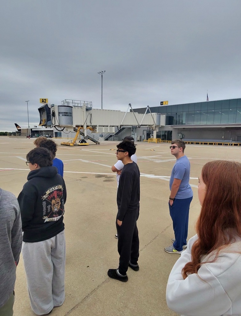 ✈️🛫 CHS Aeronautics students capped off the school year with an incredible learning experience at Tulsa International Airport!  Students toured the airport and explored a variety of aviation careers, visiting areas such as TSA, airfield operations, and even receiving exclusive access to behind-the-scenes locations like the baggage handling facilities. They also had the opportunity to watch aircraft take off and land from the airfield.  One of the highlights of the trip was seeing the new air traffic control tower under construction—a $110 million project that will stand 257 feet tall, making it 100 feet taller than the current tower.  Thank you to Tulsa International Airport for providing our students with this unforgettable look into the world of aviation! ✈️
