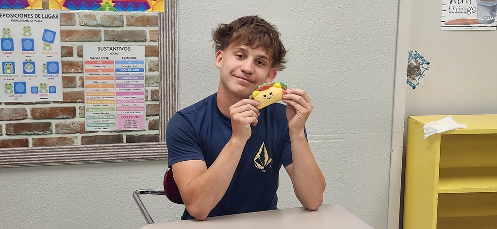 🎲🌎 Learning Through History and Culture!  Students in Mrs. Gonzalez's classes explored the connections between Mexican and U.S. history while learning about the significance of Cinco de Mayo. They then brought their learning to life with a fun game of Bunco, a game with Spanish and Italian origins.  Throughout the activity, students collaborated with classmates, practiced keeping score, built communication skills, and competed for prizes. It was a great opportunity to combine cultural learning with engagement and teamwork!