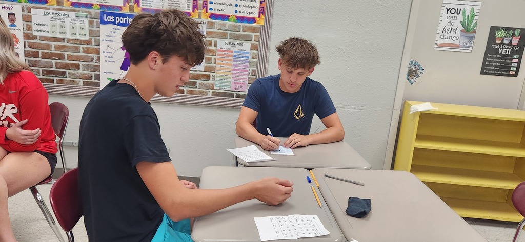 🎲🌎 Learning Through History and Culture!  Students in Mrs. Gonzalez's classes explored the connections between Mexican and U.S. history while learning about the significance of Cinco de Mayo. They then brought their learning to life with a fun game of Bunco, a game with Spanish and Italian origins.  Throughout the activity, students collaborated with classmates, practiced keeping score, built communication skills, and competed for prizes. It was a great opportunity to combine cultural learning with engagement and teamwork!