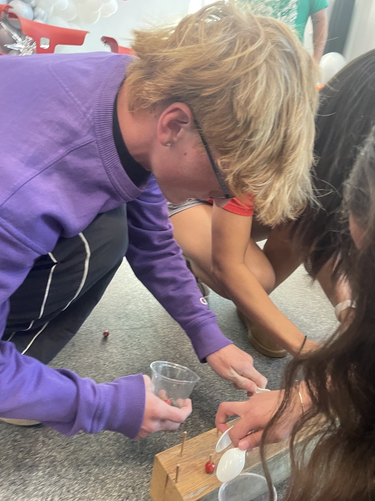 Students recently had the opportunity to learn from Mr. Gibbs of Rogers State University as they explored animal adaptations and ecosystems!  Using different bird beak shapes and a variety of food sources, students participated in a hands-on activity that demonstrated how physical adaptations help animals survive and fill specific ecological niches.