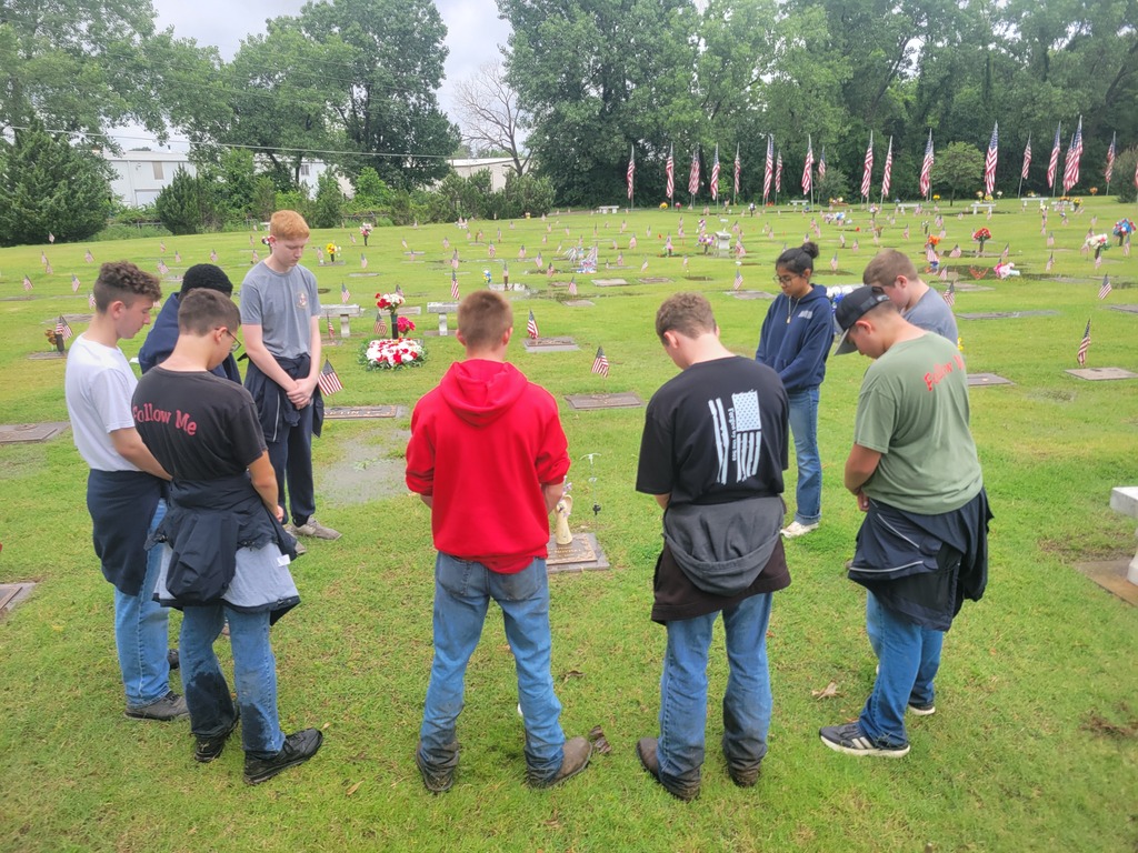 🇺🇸 Claremore NJROTC Honors America’s Fallen Heroes 🇺🇸  Claremore High School NJROTC cadets spent the final day of the school year serving their community at Floral Haven Memorial Gardens by placing over 100 American flags in honor of fallen heroes.  Despite challenging weather conditions, cadets worked with professionalism and dedication, demonstrating the core values of service, respect, and patriotism. It was a meaningful way to close out the year while honoring those who gave their lives for our country.  We are incredibly proud of our cadets for their commitment and character. 🇺🇸👏