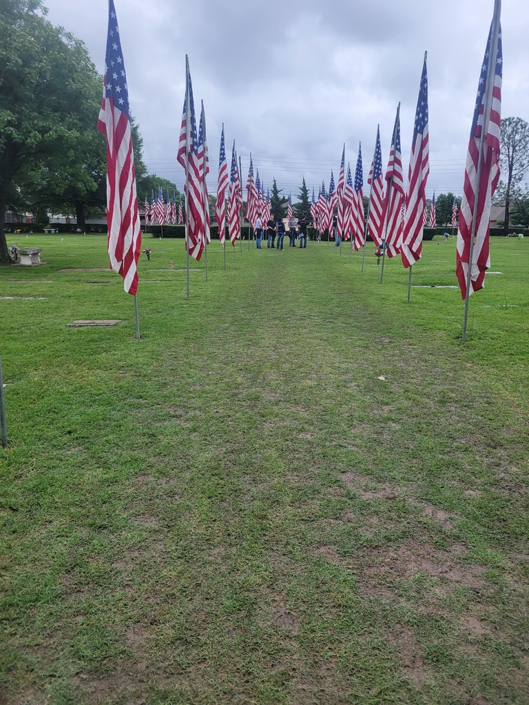 🇺🇸 Claremore NJROTC Honors America’s Fallen Heroes 🇺🇸  Claremore High School NJROTC cadets spent the final day of the school year serving their community at Floral Haven Memorial Gardens by placing over 100 American flags in honor of fallen heroes.  Despite challenging weather conditions, cadets worked with professionalism and dedication, demonstrating the core values of service, respect, and patriotism. It was a meaningful way to close out the year while honoring those who gave their lives for our country.  We are incredibly proud of our cadets for their commitment and character. 🇺🇸👏