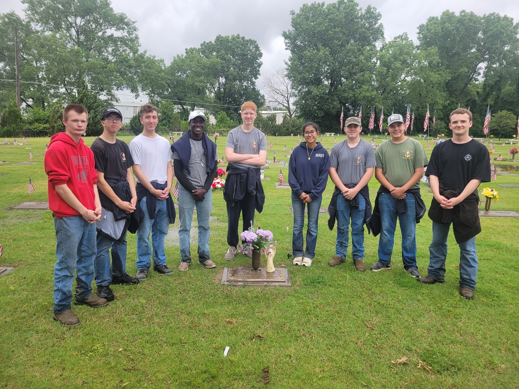 🇺🇸 Claremore NJROTC Honors America’s Fallen Heroes 🇺🇸  Claremore High School NJROTC cadets spent the final day of the school year serving their community at Floral Haven Memorial Gardens by placing over 100 American flags in honor of fallen heroes.  Despite challenging weather conditions, cadets worked with professionalism and dedication, demonstrating the core values of service, respect, and patriotism. It was a meaningful way to close out the year while honoring those who gave their lives for our country.  We are incredibly proud of our cadets for their commitment and character. 🇺🇸👏