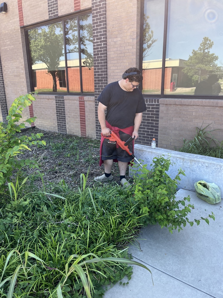 FCCLA members recently stepped up to help beautify our campus by cleaning weeds from the flower beds around the high school.  Their hard work and service helped prepare our grounds for upcoming celebrations, creating a more welcoming and polished environment for students, families, and guests.  We appreciate their commitment to service and school pride!