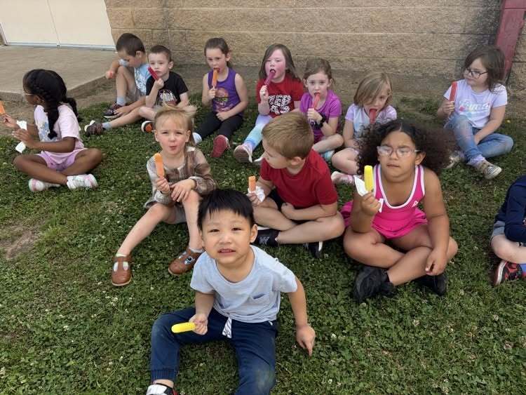 Elementary students having a field day celebration.