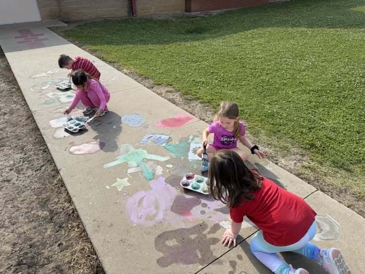 Elementary students having a field day celebration.