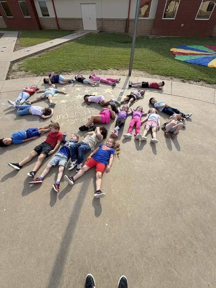 Elementary students having a field day celebration.