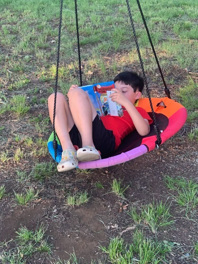 Catalayah student reading over the summer.