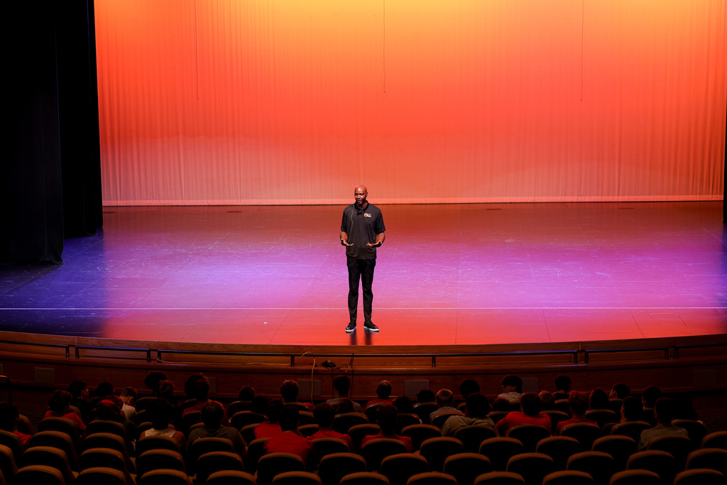 Marcus Dove speaking to zebra athletes
