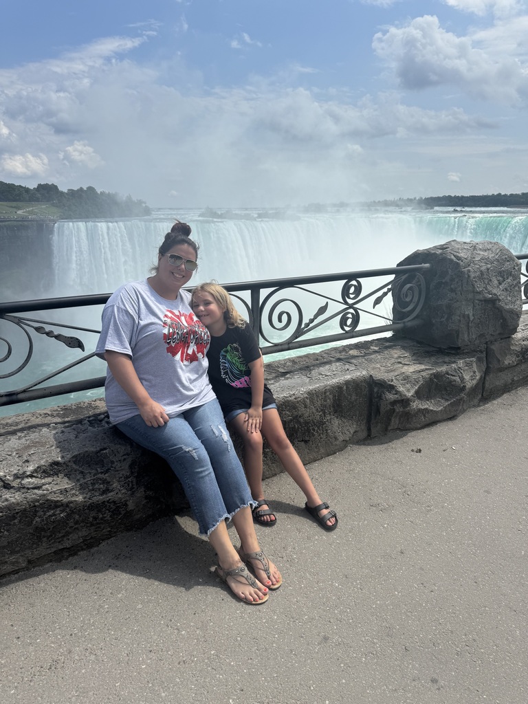Mom and daughter at Niagara Falls