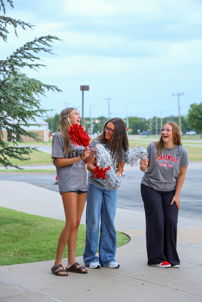seniors cheering on freshman