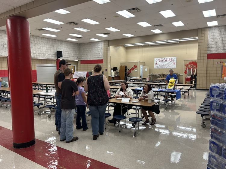 photo of families at meet the teacher 