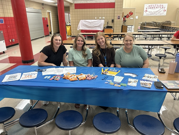 photo of families at meet the teacher 